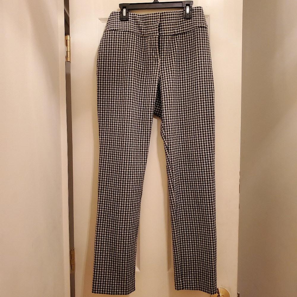 Great condition,  Alfani  dress pant size 10, pattern, black and white, plaid